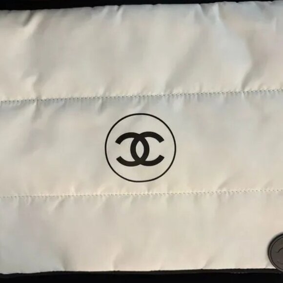 Chanel Clutch Cosmetic Make Up Bag Matelasse White w Black Logo Authentic FULL - Picture 3 of 7
